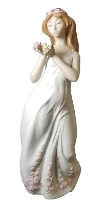 Lladro Zaphir Rare Large 17.5 Inch Vintage 9601 Girl In Gown With Flowers Matte  • $175