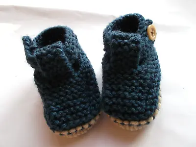 HAND KNITTED BABY T-BAR BOOTIES SHOES 0-3 Months Dark Denim Blue And Beige • £1.95