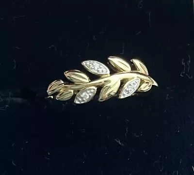A Beautiful Gold & Diamond Leaf Design Ring • £175.99