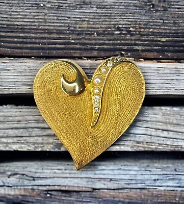 Signed Venue Textured Gold Tone Heart With Rhinestones & Faux Pearls Brooch Pin • $15