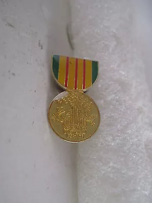  Vietnam  Medal    Lapel Pin (x990) • $6.99
