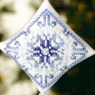 Snowflake Tiny Treasured Diamond Beaded Ornament Kit Mill Hill 2008 • $8.99