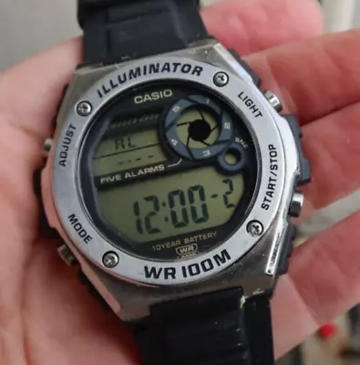 Vintage Casio Men's Digital Watch Wristwatch 5 Alarms Illuminator MWD-100H Works • $2.99