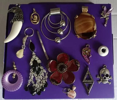 £2.99 • Buy #117.Mixed Lot Of Used Costume Jewellery Pendants. Fairy, Flower, Skeleton,eagle