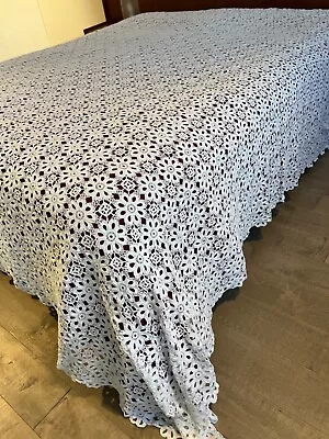 Vtg White Hand Crochet Cotton Bedspread Daisies Scalloped Edge King 100x104 • $72