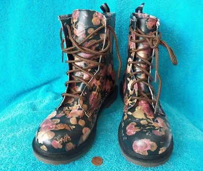Arizona Jeans Rose Floral Pattern Boots Lace Up Lug Sole Shoe Womens Size 9.5 M  • $18.89