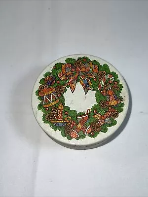 Vintage Potpourri Press CHRISTMAS WREATH Pill Tin • $8.50