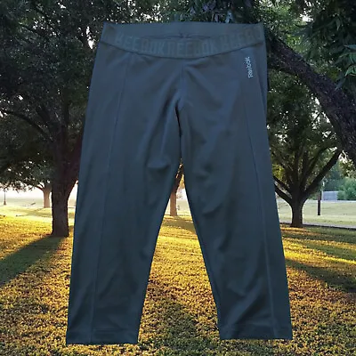 Reebok Pants Women Medium Capri Play Dry Workout/pull On Stretch/black • $8