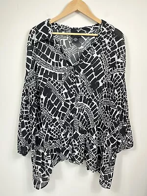 Maggie Barnes Shirt Womens 4X Black White Blouse V Neck 3/4 Sleeve Lightweight • $13.18