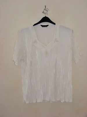 £3 • Buy Forever By Michael Gold Cream Top Size XL 44  Chest