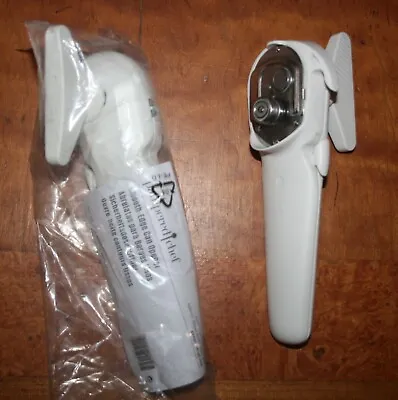 New Pampered Chef Smooth Edge Can Opener 2759 No Sharp Edges Cuts Side Of Can • $31