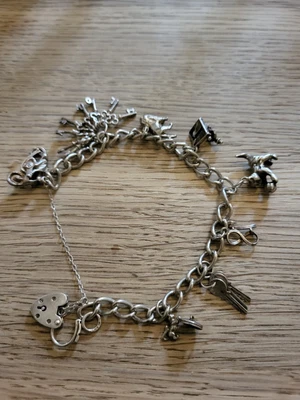 £15.99 • Buy Lovely Vintage Nuvo Silver Charm Bracelet