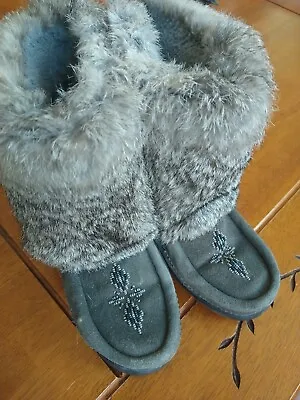 Manitobah Mukluks Women's Grey Suede Beadwork Winter Ankle Boots Size L 6 / M 4  • $94.01