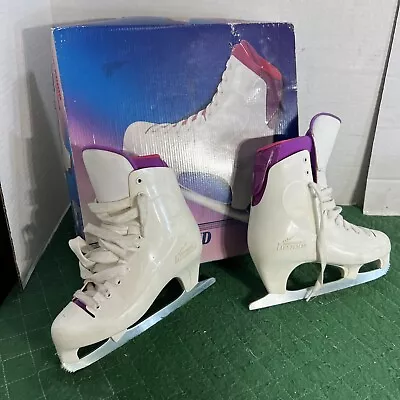 Lake Placid Ladies Ice Skates Vintage Molded Superior Ankle Support Size 2 • $17.50