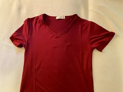 Mens Rolled V-Neck T-Shirt Medium NWOT No Brand Label W/pink Dots - Burgundy • $10.99