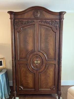 Karges Louis XVI Armoire • $1750