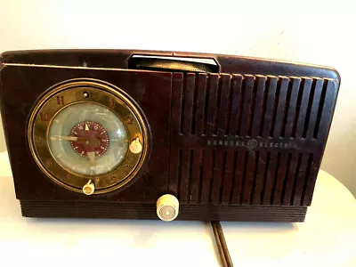 Vintage General Electric Model 521F Bakelite Tube AM Radio 1946 Art Deco 6lb 11  • $75