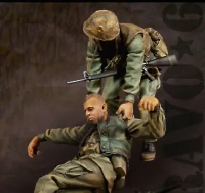 Unpainted 1/35 Resin Figure Model Kit US 2 Soldiers Rescue Wounded Vietnam War • $15.99