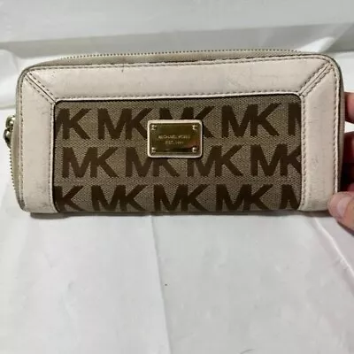 Michael Kors Logo Fabric Vanilla Continental Wallet • $22.50