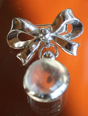 Vintage :* CORO *: MUSTARD SEED DANGLE ON SILVER TONE BOW PIN 1.5  X 1  X Cond • $29.99