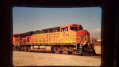 XTX15 35MM Train Slide ENGINE LOCOMOTIVE RR BNSF 7714 ES44DC FONTANA CA 1-1-09 • $9.32