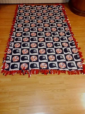 NEW YORK YANKEES BLANKET TWIN SIZE APPROX SIZE 80L X 50W Inches VINTAGE  SOFT • $35