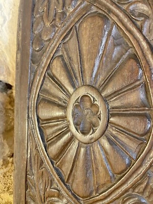 £29.99 • Buy 17th Century Oak Carved Panel With Central Carved Pattern Scrolling Leaves
