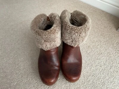 £20 • Buy UGG Leather & sheepskin Boots, Worn 2 Ways, Clog Style, Middle Heel, Brown