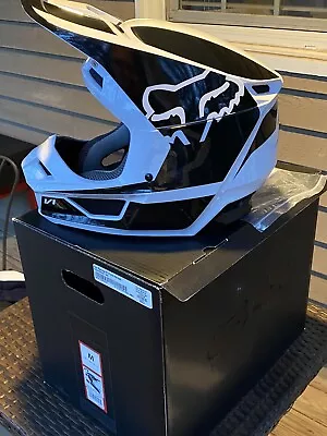 Fox V1 Helmet Medium • $89.99