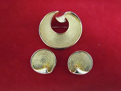 Vintage Signed BSK Gold Tone Rope Swirl Brooch Clip-on Earrings Set • $10