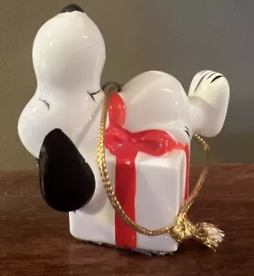 Peanuts Snoopy On Present Christmas Ornament United Feature Syndicate Inc. Japan • $15
