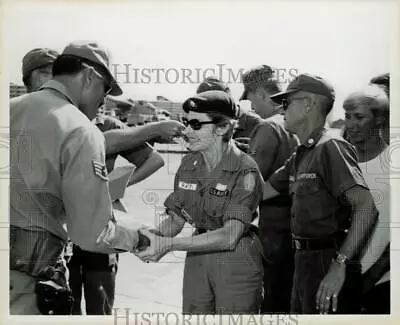 1968 Press Photo Actress Martha Raye Meets American Soldiers In Vietnam • $20.88