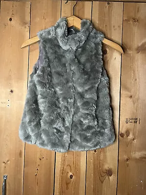 Zara Girls Outerwear Collection Gray Faux Fur Vest Two Pockets Size 7/8 H4 • $15.90