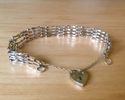 9CT GOLD BAR GATE BRACELET WITH HEART LOCK - 7.5g • £291