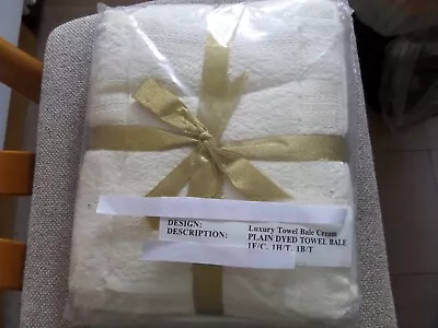 £17.99 • Buy One'Luxury Towel Bale' Gift Set. Gold Coloured Ribbon Tie With Bow. Unopened.