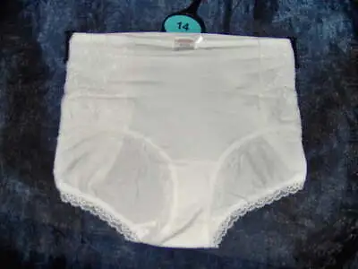 Ladies Shorts With Pretty Lace Trim To Side  - Sizes 14 - 16 - 18 - 20 • £3.99