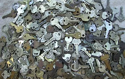 Lot Of (20) Old  - Vintage - Antique Keys • $12.99