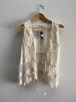 Miss Me Embroidered Vest Lace Top Tank Top Size Medium NWT $59 Beige MDJ124T • $29.97