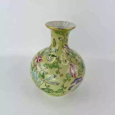 Vintage Macau Porcelain Floral Vase 6” • $20