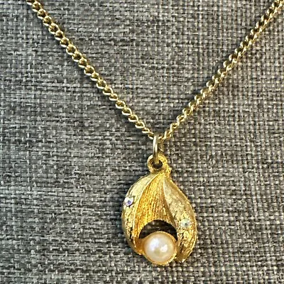 Vintage Cultured Pearl Rhinestones Pendant Gold Tone Necklace 16” • $12.75