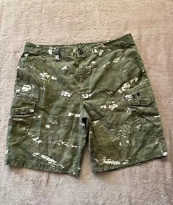 Under Armour Mens Shorts Heat Gear Loose Cargo Army Green Camouflage Sz 40 • $25