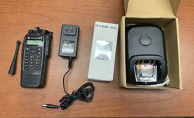 $250 • Buy Motorola XPR6550 UHF 403-470mhz Radio AAH55QDH9LA1AN 