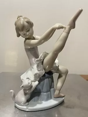 $99.99 • Buy Lladro 6014  Tuesday's Child  Ballerina Girl With Kitten Figurine 6.25” Tall