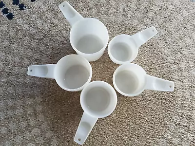 Vintage Tupperware Off White Measuring Cups Set Of 5 • $14.99