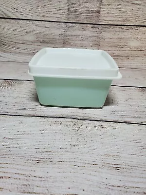 Vintage Rubbermaid Party Plan 1 Pint Container  - Blue With White Lid - J-3209 • $7