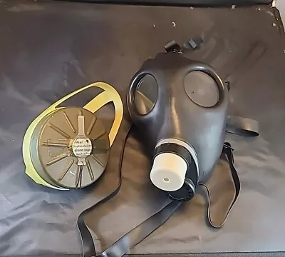 Vintage Gas Mask With Zivilschutzfilter 68 Filter German Military  • $21.99