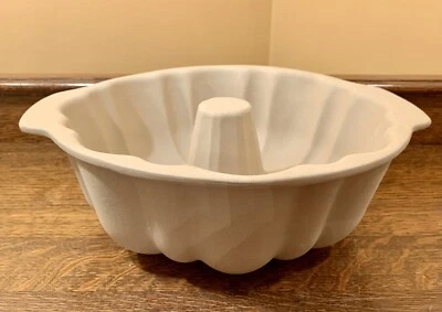$24.95 • Buy Retired Pampered Chef Family Heritage FLUTED BUNDT CAKE PAN: Unglazed Stoneware