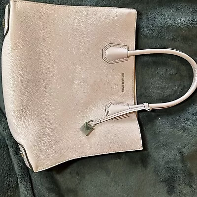 Michael Kors Hand Bag Pink • $15