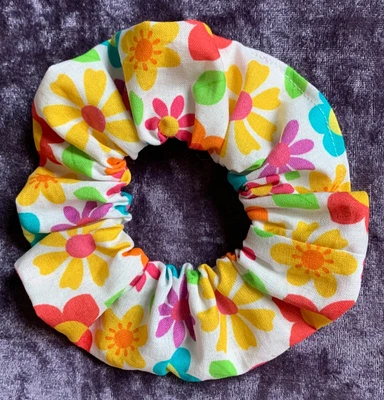 £2 • Buy LADIES 60s 70s WHITE FLOWER POWER FLORAL SCRUNCHIE HAIR TIE BOBBLE SCHOOL GIRL