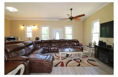 $1000 • Buy Used Living Room Leather Furniture Sectional Set. Local Pickup Only! No Shipping